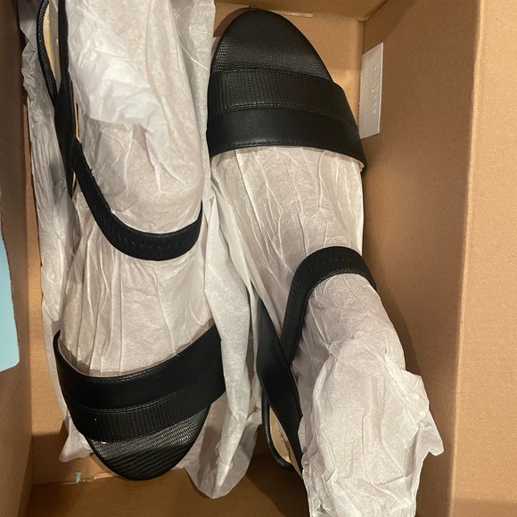 Life Stride 9 1/2 w black. New never worn. - Picture 3 of 4